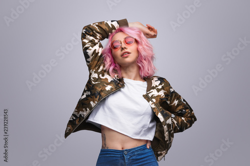Fényképezés Stylish informal hipster woman in sunglasses