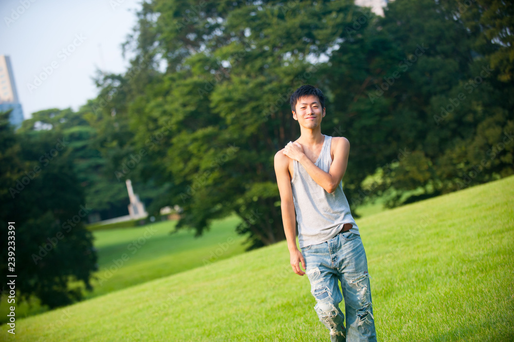 Asian male model poses for pictures on the street Asian male model poses for pictures on the street