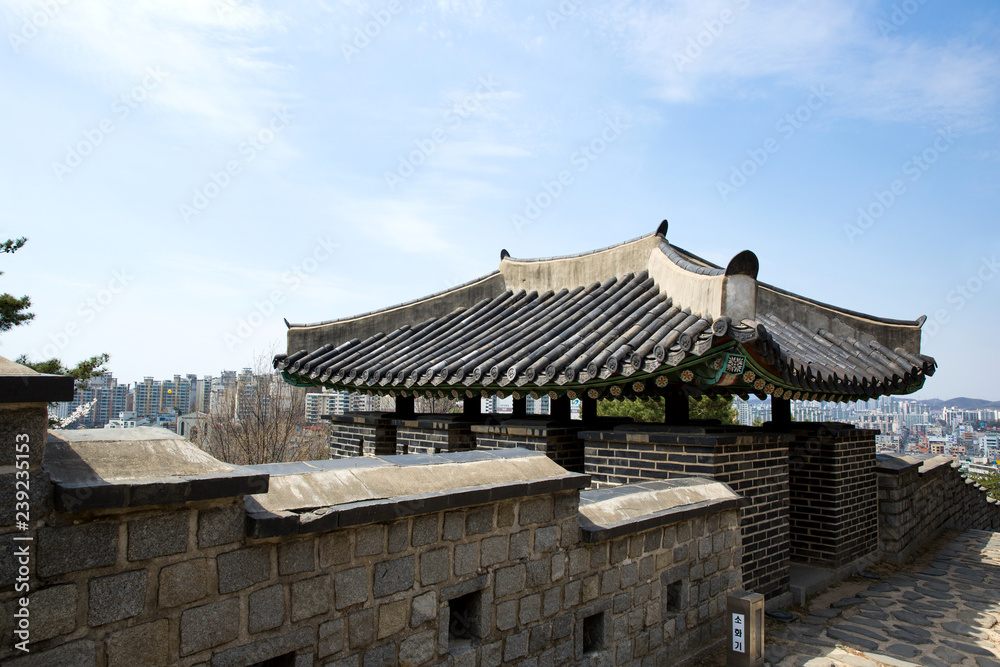 Suwon Hwaseong Fortress is a fortress wall during the Joseon Dynasty and is a World Heritage Site owned by Korea. Suwon Hwaseong Fortress is a fortress wall during the Joseon Dynasty and is a World Heritage Site owned by Korea.