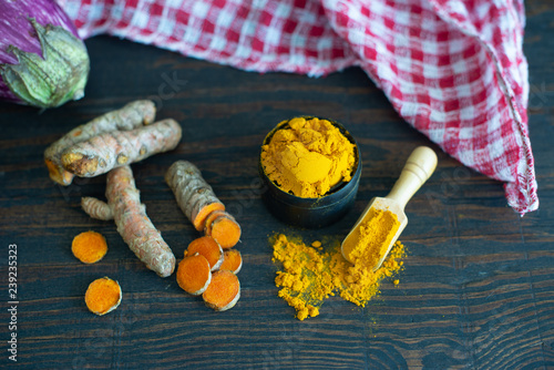 Fresh turmeric root and turmeric powder