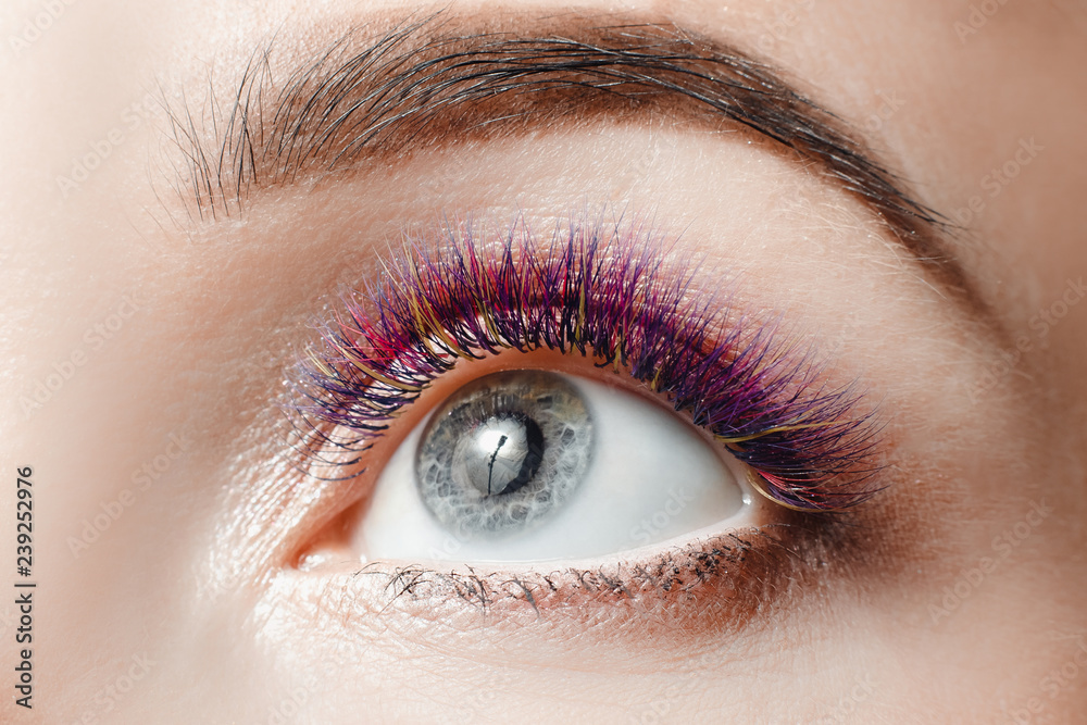 Obraz premium Procedura przedłużania rzęs.