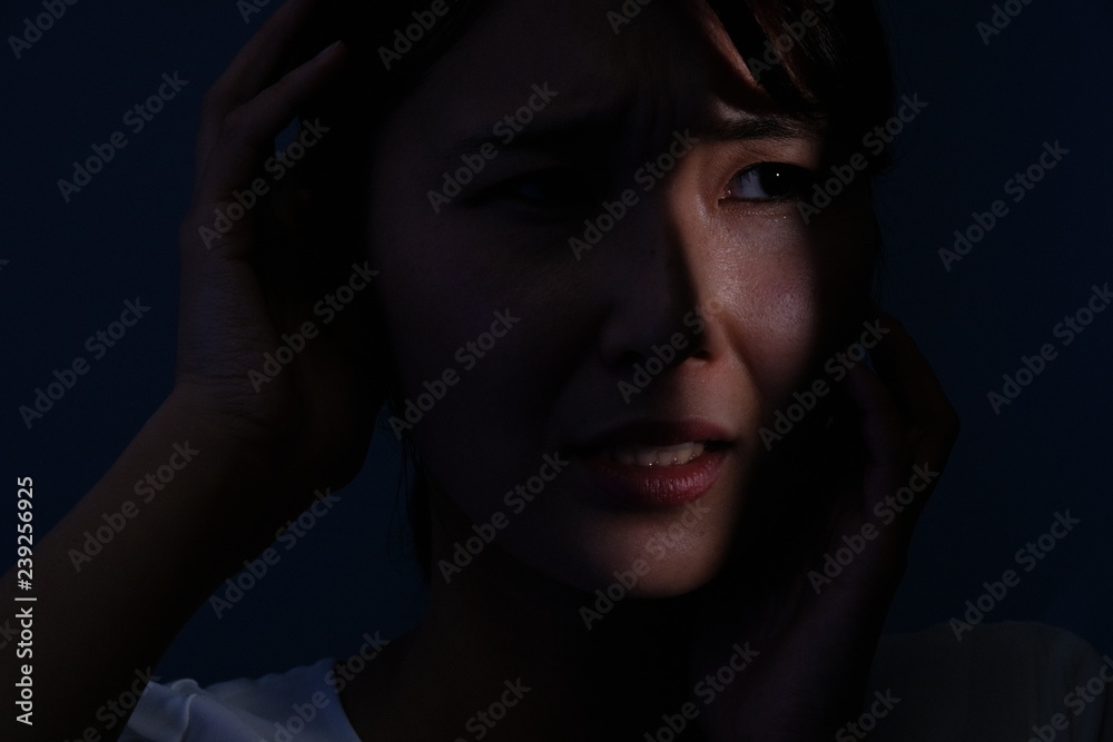 恐怖を感じる女性 恐怖を感じる女性