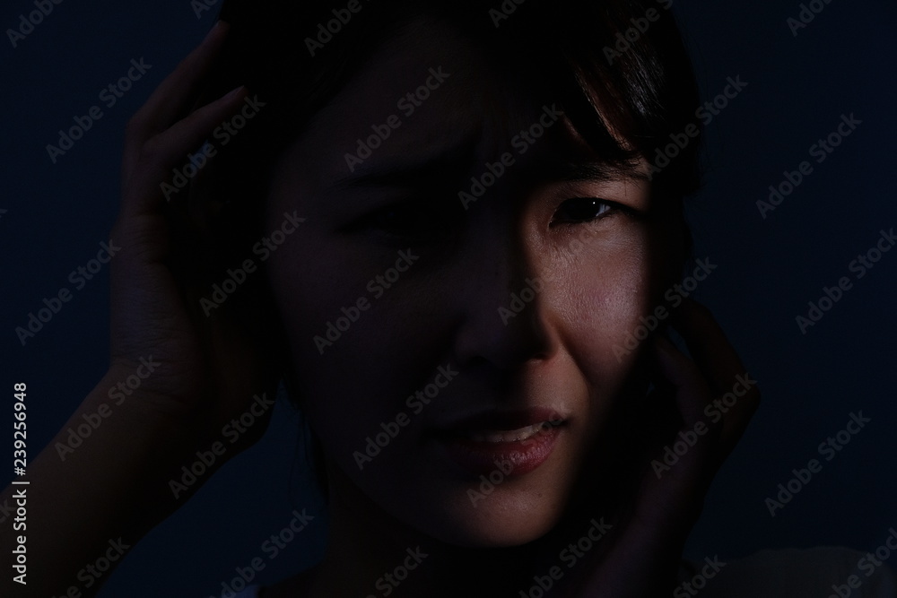 恐怖を感じる女性 恐怖を感じる女性