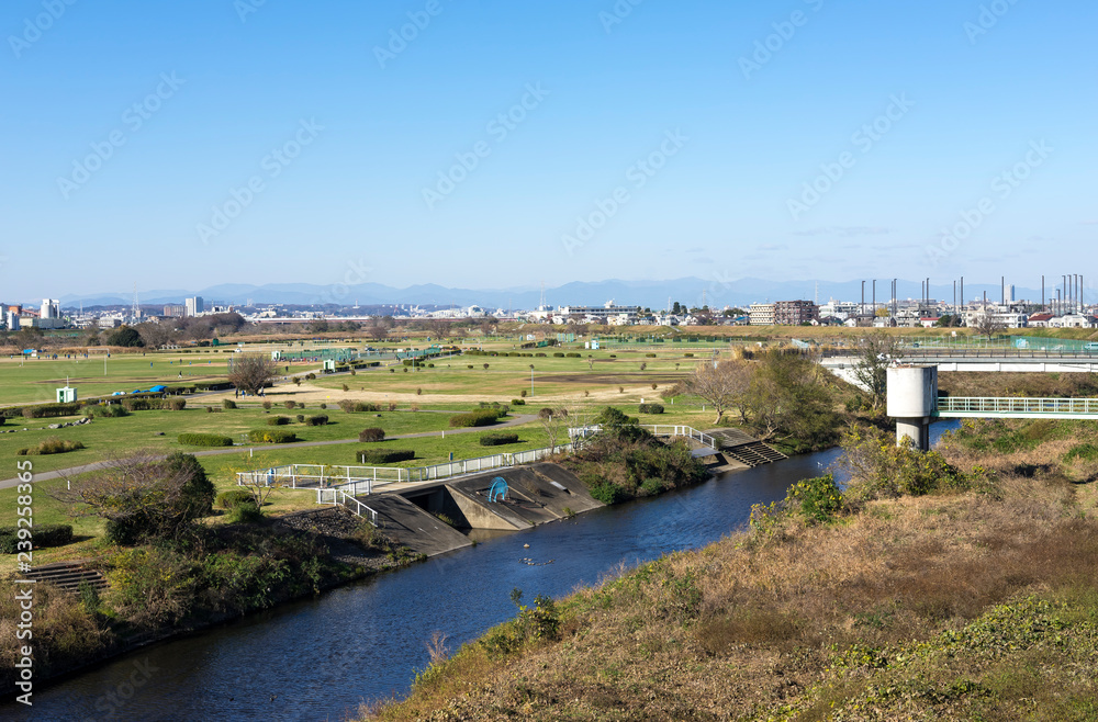 多摩川河川敷の風景
