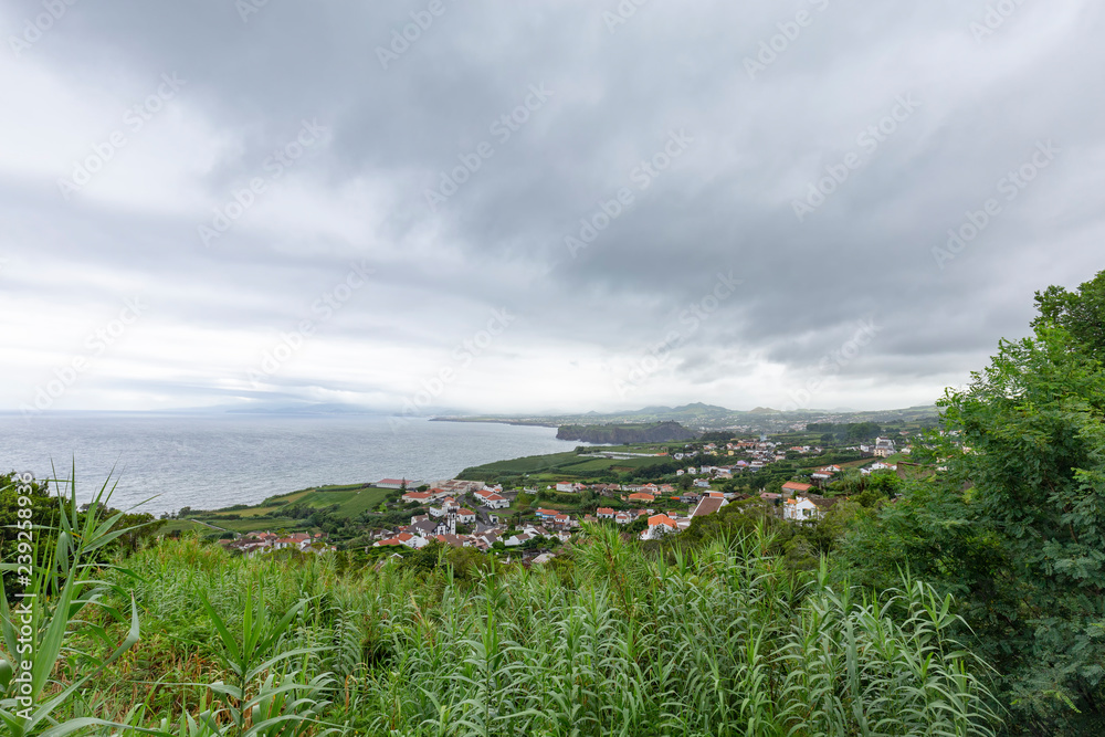 Obraz premium View of the towns of San Antonio and Capelas on Sao Miguel.