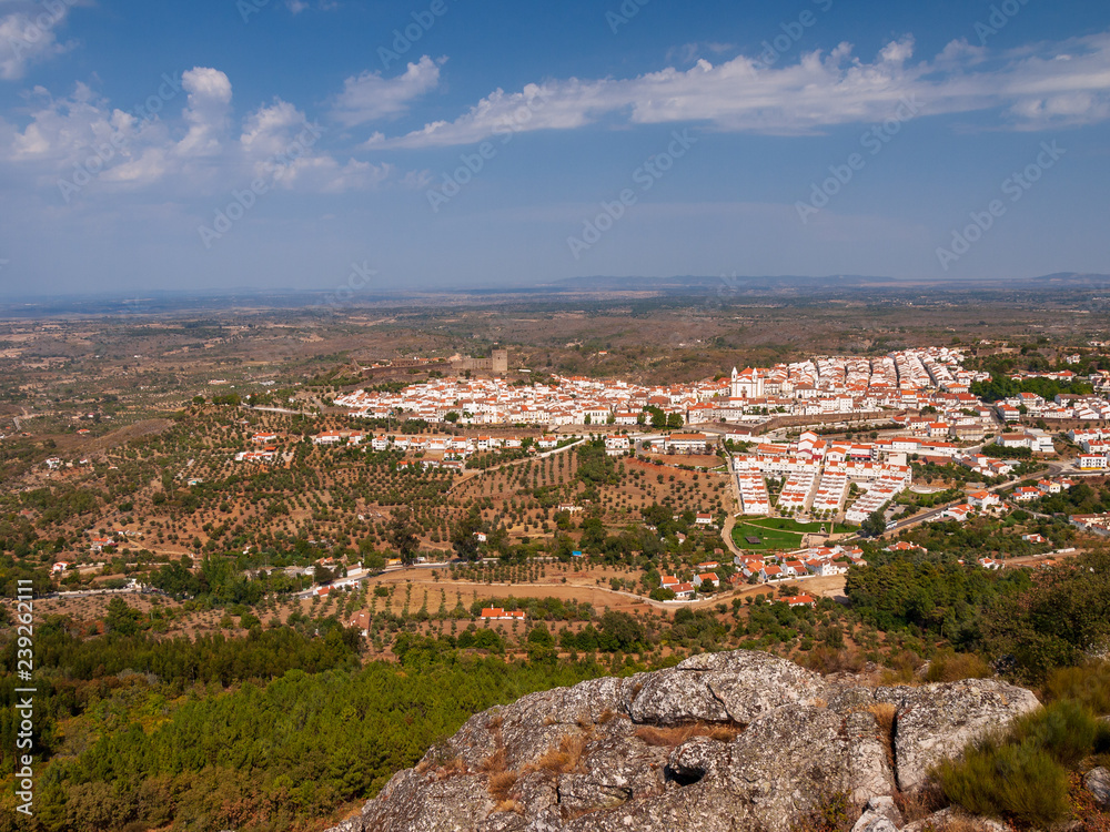 Blick vom Berg auf Castelo de Vide