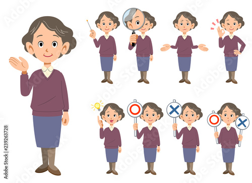 初老女性の様々な表情2　全身
