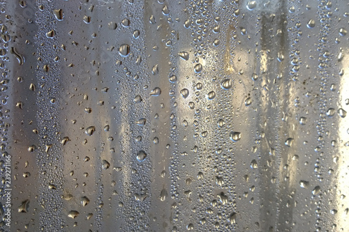 сткло в каплях воды