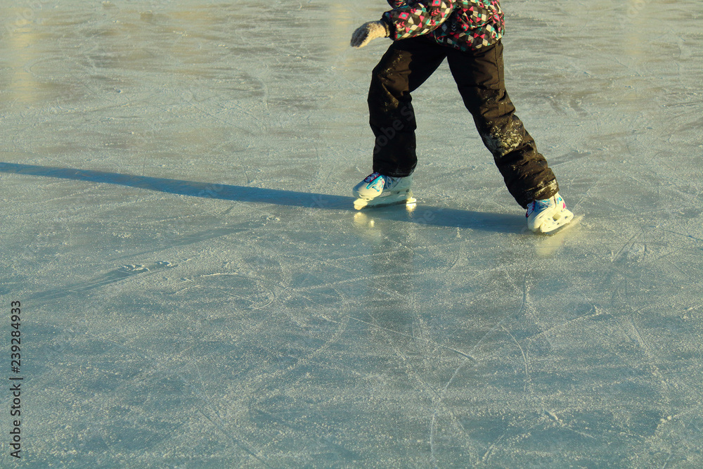 Obraz premium The child skates on the rink. Close-up. Background. Texture.