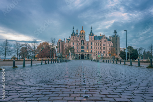 Das Schweriner Schloss am Morgen photo