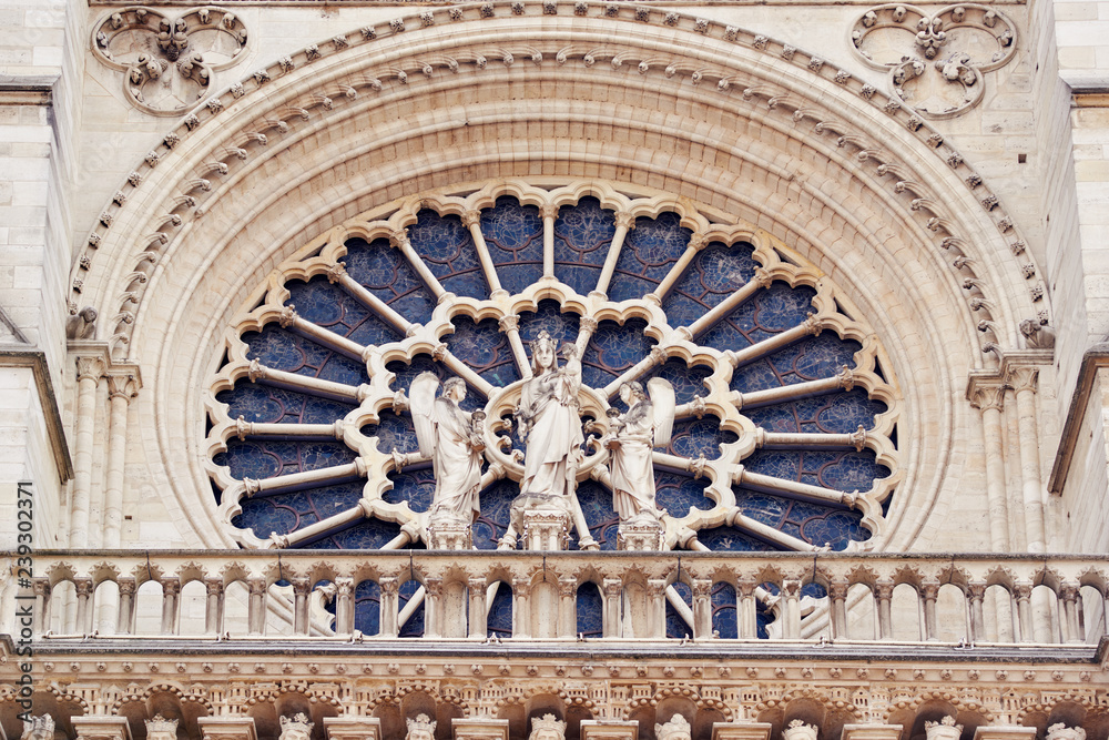 Round window of West facade of Notre Dame Cathedral