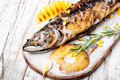 Baked fish with pineapple
