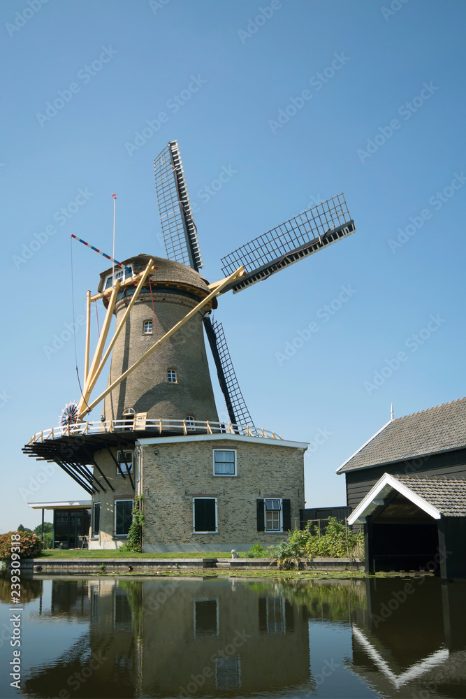 Windmill the Vriendschap in Bleskensgraaf Holland