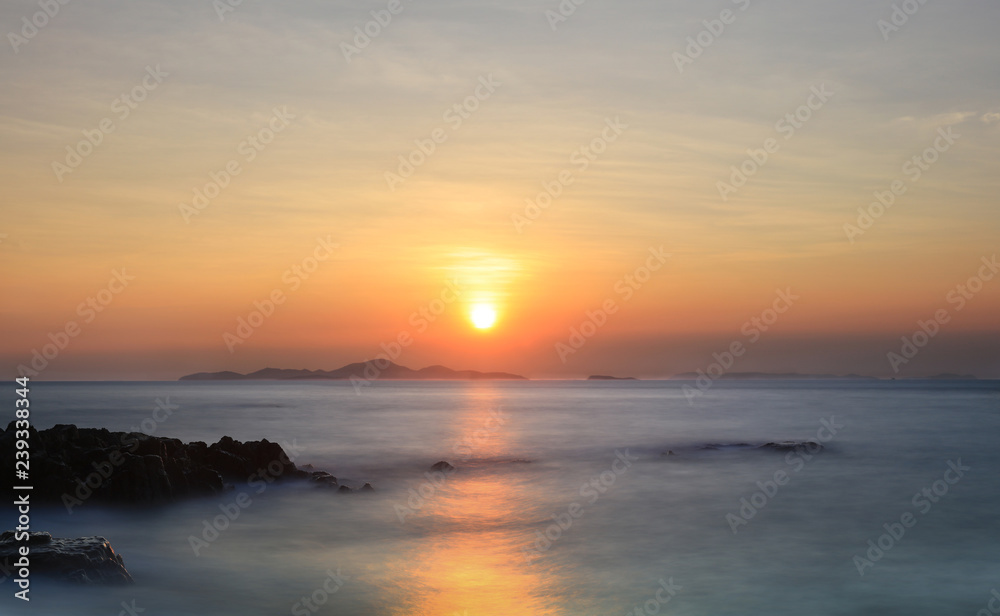 Sun set or sunrise over the sea