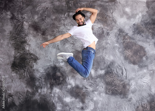 Jumping male dancer against grunge wall © Pixel-Shot