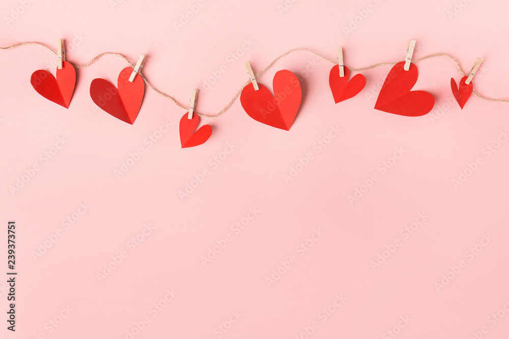 Paper valentines day hearts on pink - obrazy, fototapety, plakaty 