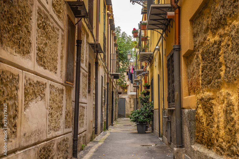 Fototapeta premium empty narrow street in the alleys of Palermo with old buildings, Sicily Italy