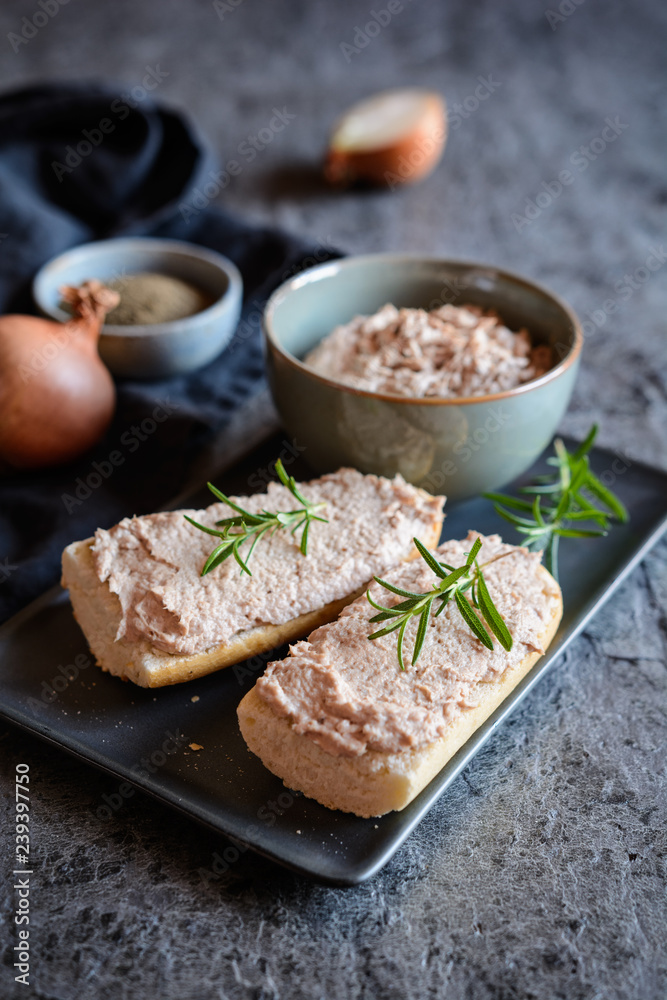 Spread made of turkey meat, onion, cheese and mustard Spread made of turkey meat, onion, cheese and mustard