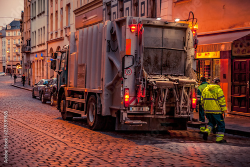 Obraz na plátně garbage truck in the city for waste disposal