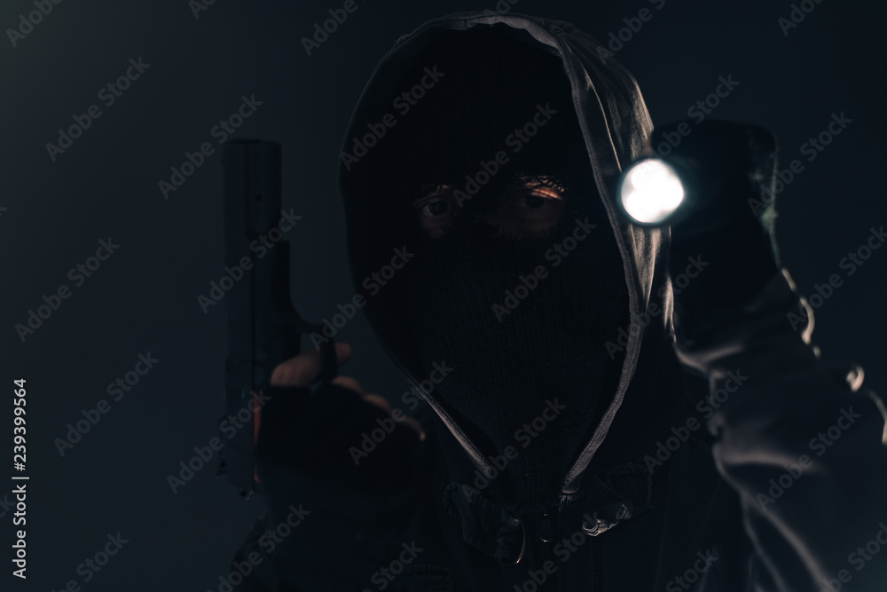 Ταπετσαρία Armed burglar intruder with flashlight torch at night