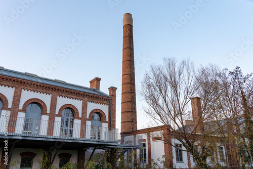 Schornstein der Fabrik in Oberwaltersdorf - Querformat