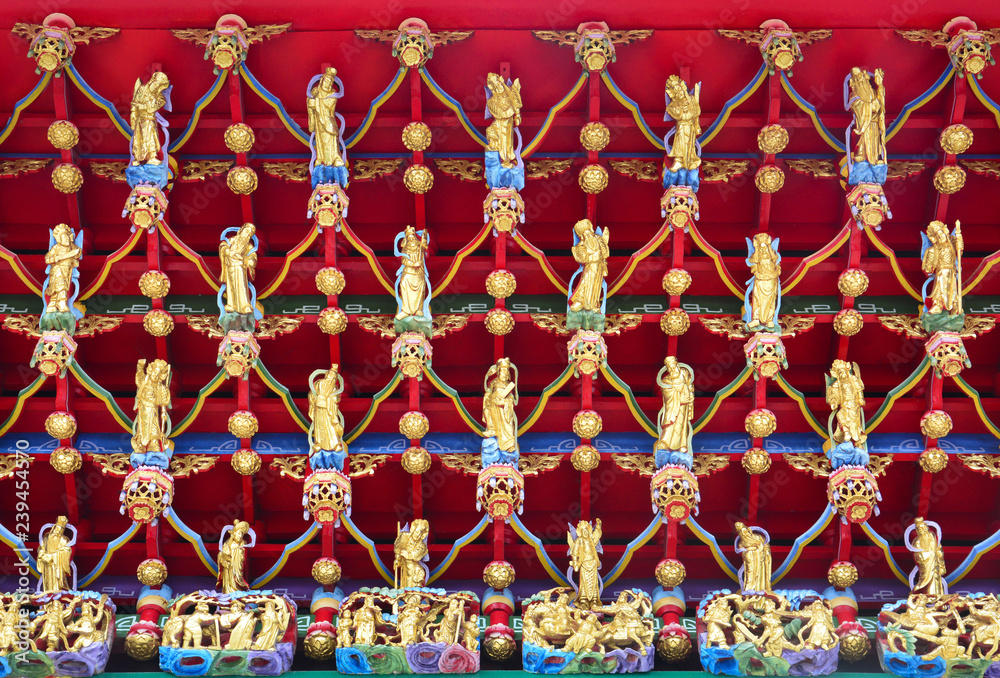 Φωτογραφία small golden wood sculpture of many gods on the ceiling chinese temple with red