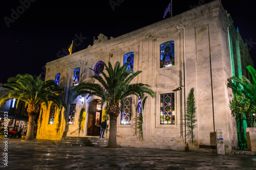 Foto Agios Titos, the impressive church  located on 25th August pedestrian street and is dedicated to Apostle Paul's disciple