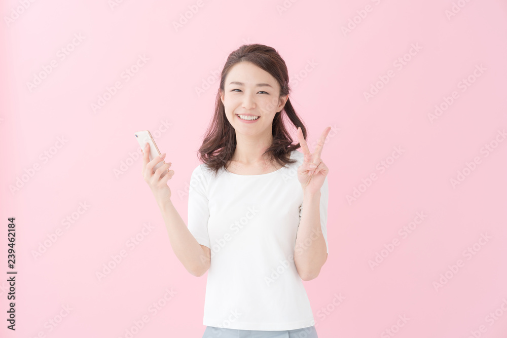 女性・スマートフォン 女性・スマートフォン