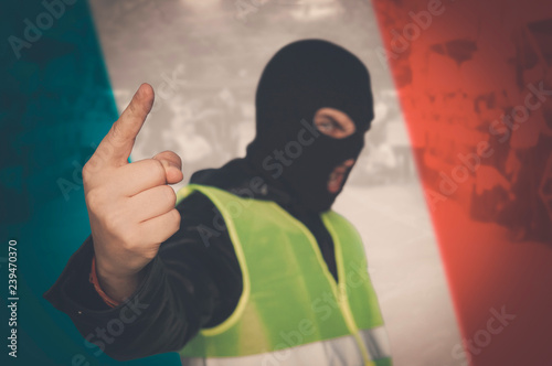 Foto concept of street protests of workers, proletarians against system, bourgeoisie