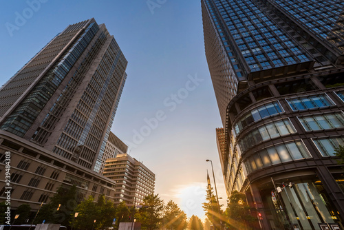 東京丸の内 オフィスビル街の夕景