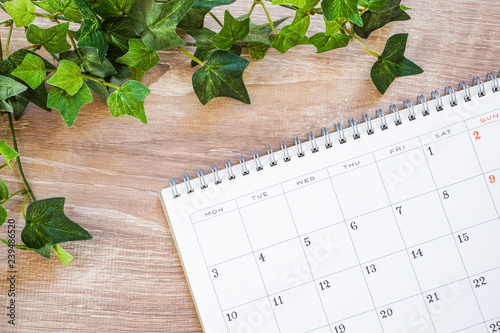 Calendar on the desk or table　デスクまたはテーブルの上のカレンダー photo