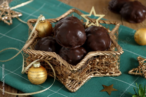 Weihnachtsgebäck Elisenlebkuchen mit Schokolade photo