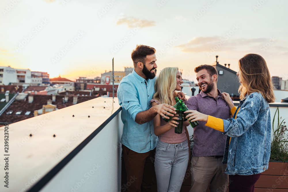 Life is better when shared with friends - obrazy, fototapety, plakaty 