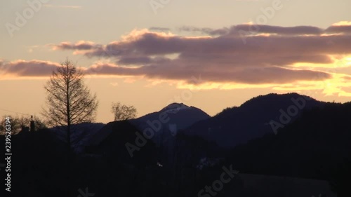 Ziehende Wolken im Morgenrot photo