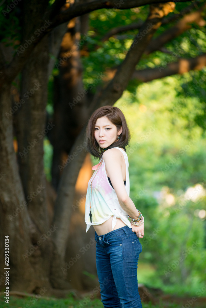 Asian female model poses for pictures on the street Asian female model poses for pictures on the street