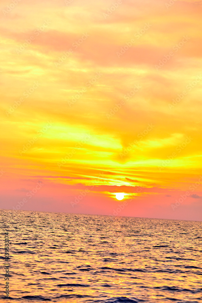 Obraz premium sunset over sea