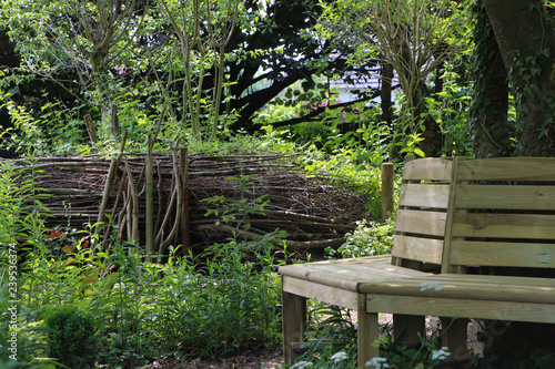 Holz im Naturgarten