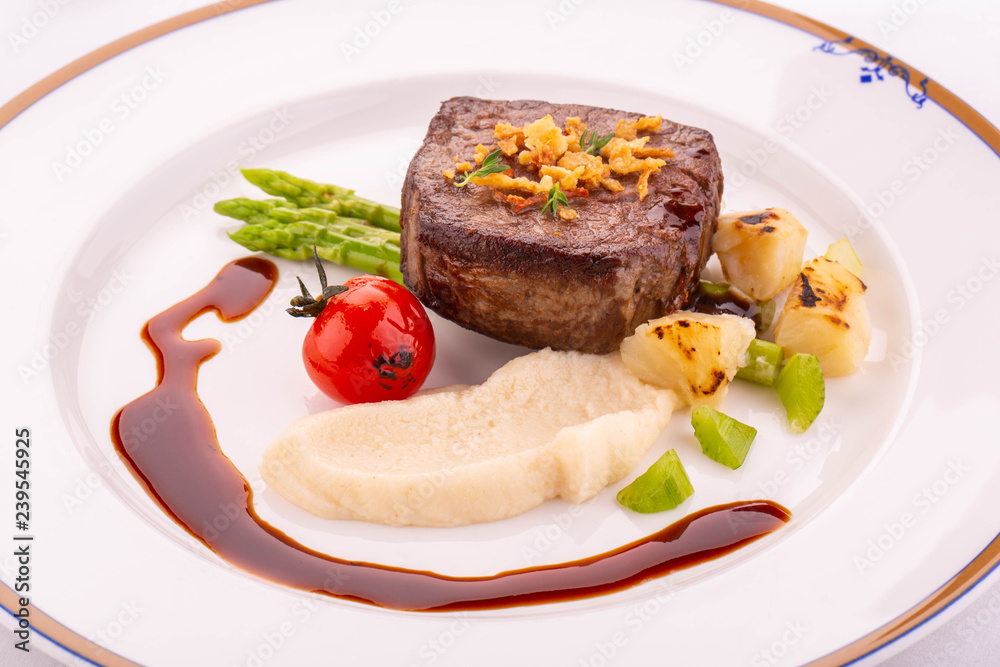 Chateaubriand from beef, a celery, an asparagus, the Porto sauce and the crackling onions Chateaubriand from beef, a celery, an asparagus, the Porto sauce and the crackling onions