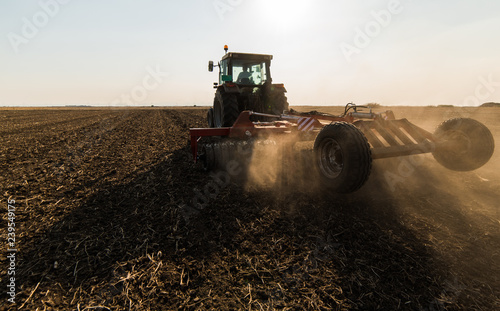 Plowing of stubble field © Dusan Kostic