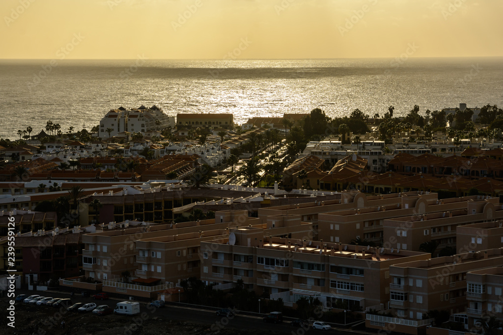 Obraz premium Beautiful sunset over Las Galletas