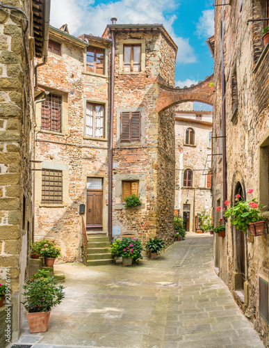 Fototapeta Naklejka Na Ścianę i Meble -  Scenic sight in Anghiari, in the Province of Arezzo, Tuscany, Italy.