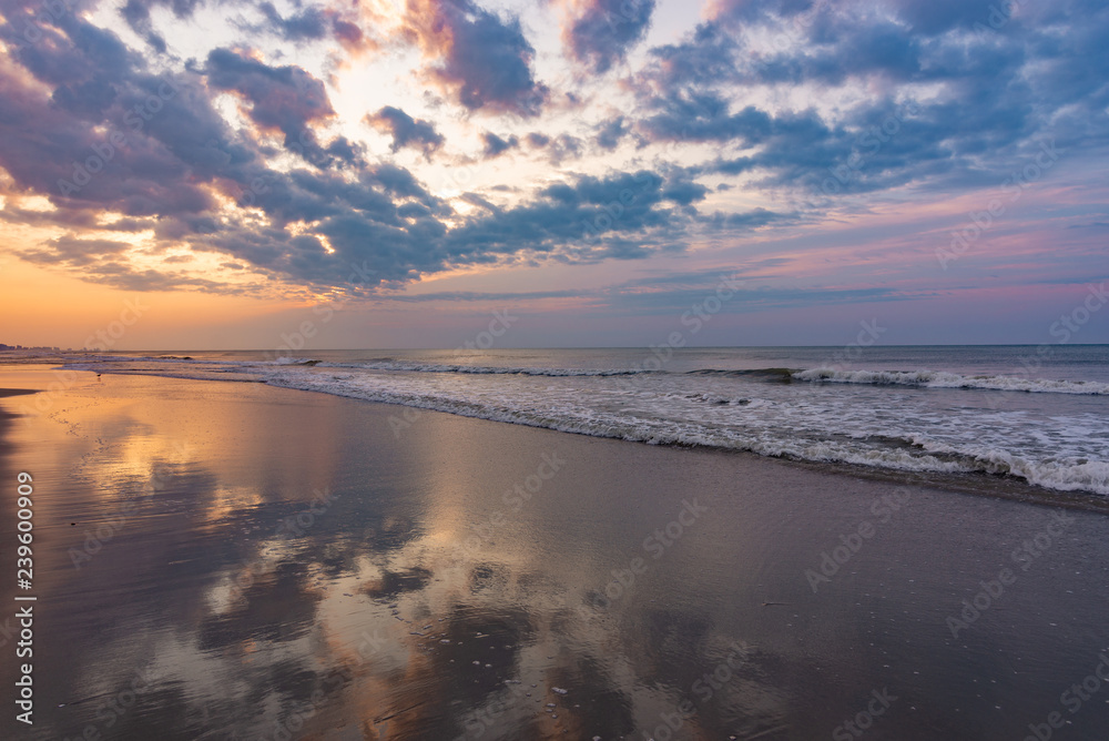 Fototapeta premium sunrise over the sea