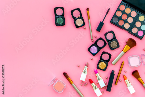 Fototapet Professional cosmetics set with palette of eyeshadows on pink background top vie