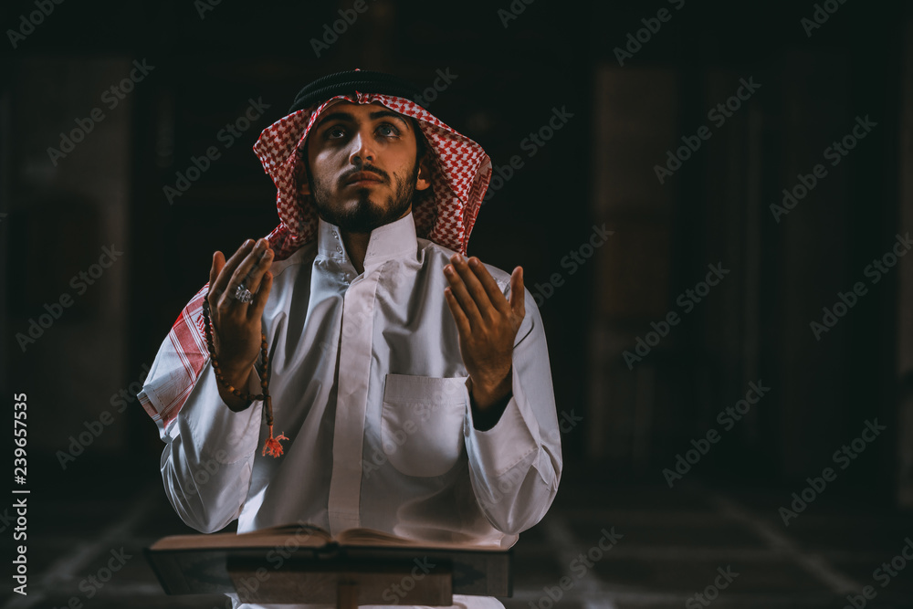 Fototapeta premium muslim man praying