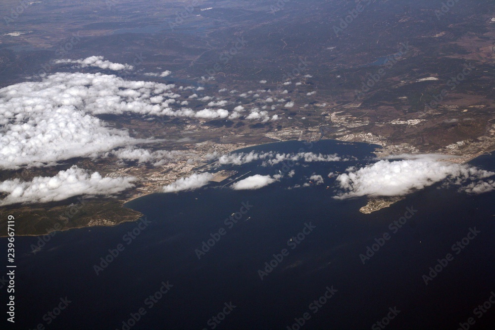 Vista aérea de Gibraltar y la Línea de la Concepción, en el estrecho de Gibraltar.