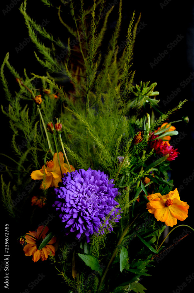 Obraz premium bouquet of flowers on black background