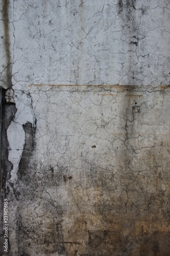 Cracked Wall © Sascha