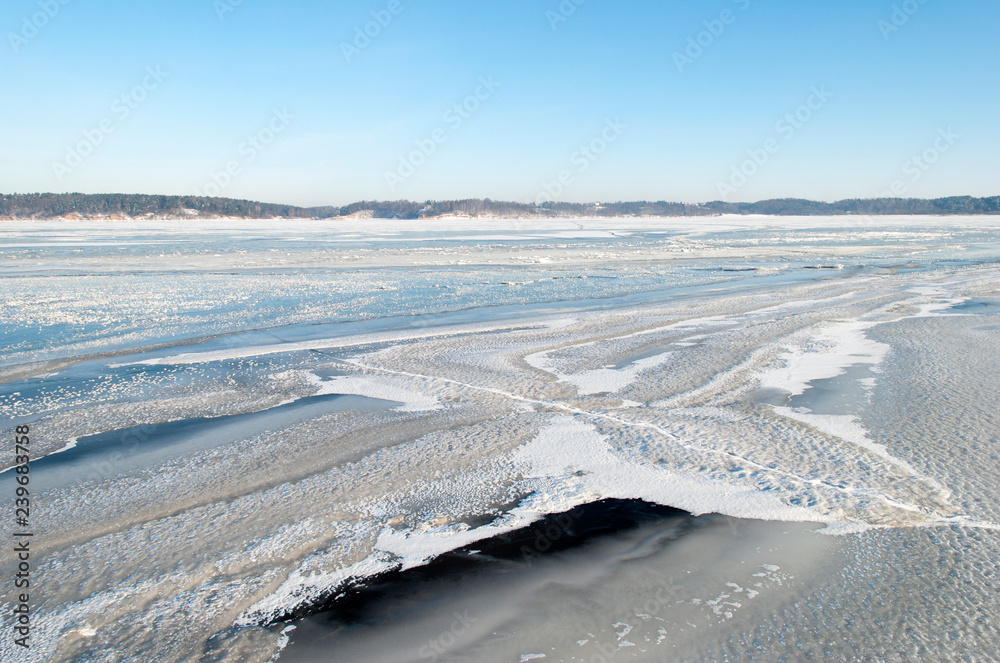 Obraz premium Frozen Lake in Lithuania