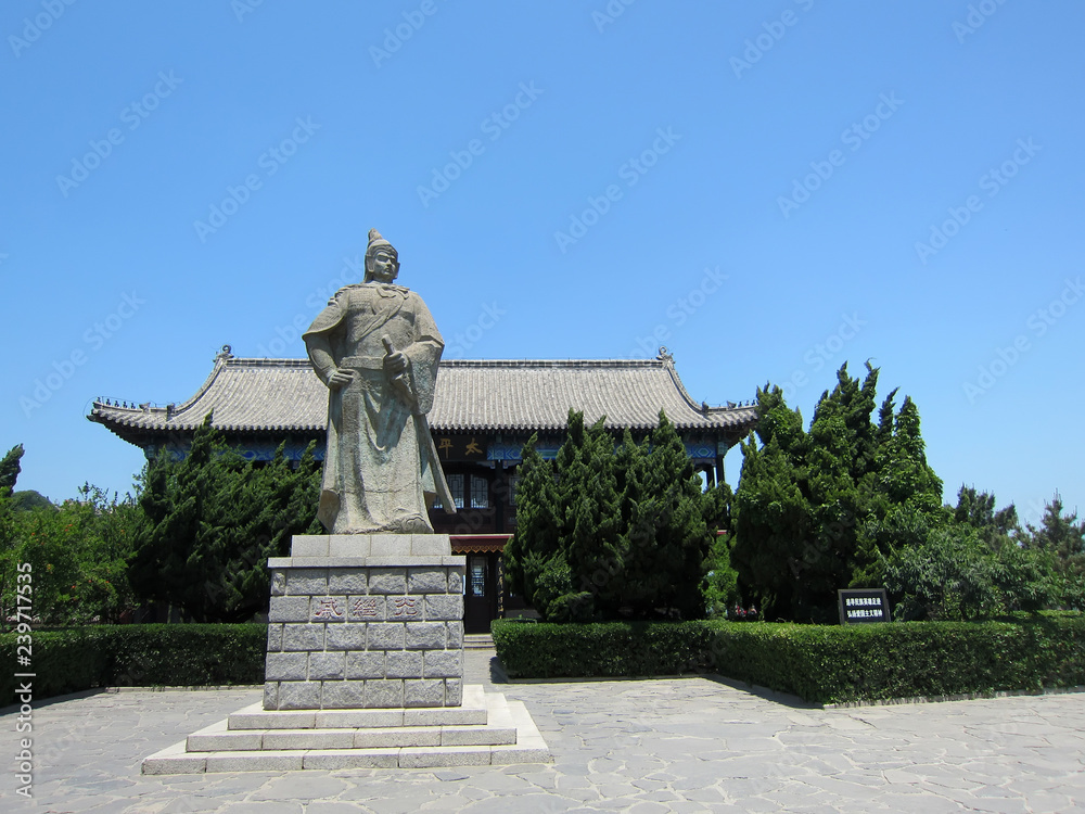 Obraz premium Qi Jiguang statue, scenic area in Penglaige, China