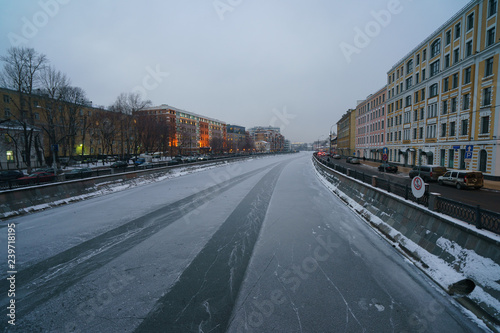 Fototapeta Naklejka Na Ścianę i Meble -  Image of Sadovnicheskaya embankment at winter evening in Moscow. 